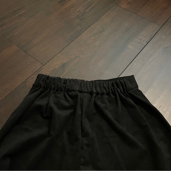 Aritzia Wilfred Black Suede Shorts - Picture 4 of 4